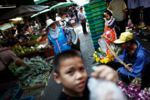 A food market in Bangkok (Reuters/Damir Sagolj)