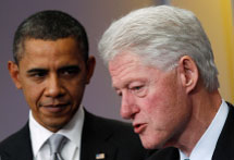 US President Obama (L) and former President Clinton (Reuters/Jim Young)