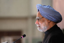 India's Prime Minister Manmohan Singh speaks at the University of Dhaka(Reuters/Andrew Biraj)