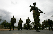 Kenyan Army soldiers patrolling a secured town centre.(REUTERS/Peter Andrews)