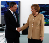 German Angela Chancellor Merkel and European Central Bank president  Mario Draghi shake hand.(REUTERS/Fabrizio Bensch)