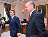 Turkey's President Abdullah Gul receives Prime Minister Tayyip  Erdogan at the Presidential Palace of Cankaya in Ankara. (REUTERS)