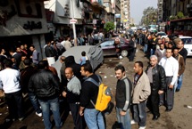 People queue outside a Cairo polling station. (REUTERS/Goran Tomasevic)