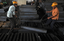 A steel factory in Hyderabad, India.(REUTERS/rishnendu Halder) 