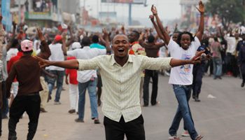 Supporters of opposition UDPS leader Etienne Tshisekedi in Kinshasa. (REUTERS/Jonny Hogg)