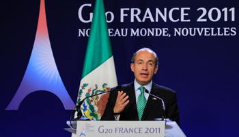 Mexican President Felipe Calderon addresses a G20 news conference. (REUTERS/Yves Herman)