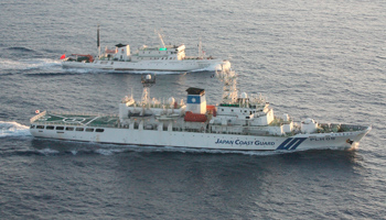 A Chinese patrol ship and Japan Coast Guard patrol vessel near disputed islands in the East China Sea. (REUTERS/Handout)