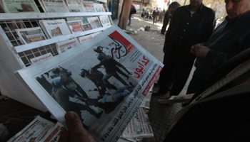 Egyptian man looks at Al Tahrir newspaper. (REUTERS/Amr Dalsh)