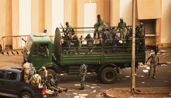 Soldiers and security forces at the state broadcaster in Bamako. (REUTERS/Stringer)