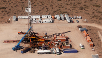 A shale oil drilling rig in Neuquen. (REUTERS/Enrique Marcarian)