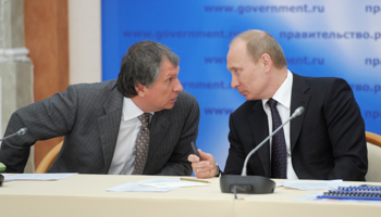 Vladimir Putin and Igor Sechin. (REUTERS/RIA Novosti)