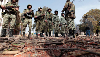 Egyptian army soldiers take up position. (REUTERS/Mohamed Abd El Ghany)