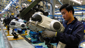 A scooter and motorcycle factory in Vinh Phuc province. (REUTERS/Nguyen Huy Kham)