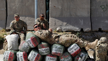 US soldiers about to return to the United States following their deployment in Afghanistan. (REUTERS/Erik de Castro)