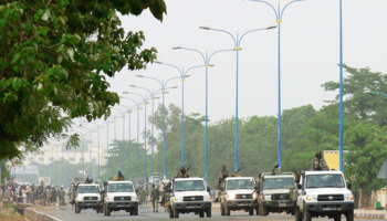 Soldiers from the ruling junta drive through the streets after renewed fighting in Bamako. (REUTERS/Stringer)