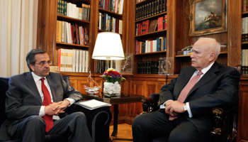 New Democracy leader Antonis Samaras meets President Karolos Papoulias. (REUTERS/Yorgos Karahalis)