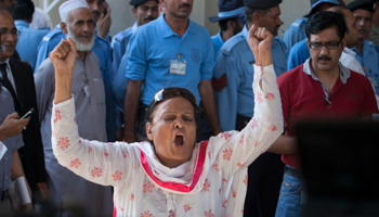 A supporter of Gilani demonstrates outside the Supreme Court. (REUTERS/Faisal Mahmood)