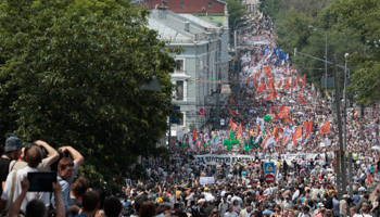 Participants march during an anti-government protest in Moscow. (REUTERS/Sergei Karpukhin)