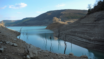 A depleted reservoir near Pamplona, Spain (REUTERS/Vincent West)