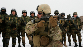 A US Special Forces member demonstrates during a training exercise in Kyrgyzstan (REUTERS/Vladimir Pirogov)