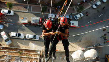 Firefighters take part in a simulated missile attack (REUTERS/Amir Cohen)