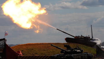 A Russian T-80 tank fires during a demonstration show (REUTERS/Maxim Shemetov)