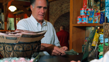 Mitt Romney visits a restaurant in New Hampshire (REUTERS/Brian Snyder)