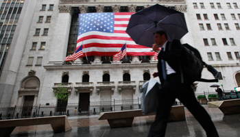 Morning commuters walk pass New York Stock Exchange (REUTERS/Brendan McDermid)