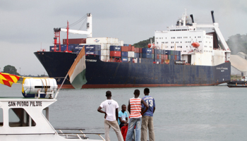 A cargo ship sails into the port of San Pedro, Ivory Coast (REUTERS/Luc Gnago)