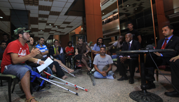 Former Libyan rebels meet with government officials following a protest in Benghazi (REUTERS/Esam Al-Fetori)