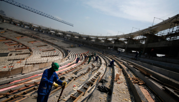 Labourers work on the renovations of the Maracana Stadium for the 2014 World Cup in Rio de Janeiro (REUTERS/Ricardo Moraes)