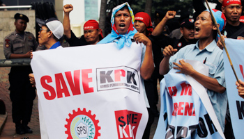 Protesters supporting the Corruption Eradication Commission in Jakarta (REUTERS/Enny Nuraheni)