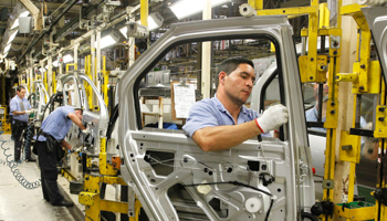 Employees work on the assembly line at the Renault plant in Sao Jose dos Pinhais (REUTERS/STRINGER Brazil)