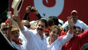 Former Honduran President Manuel Zelaya and his wife Xiomara Castro (REUTERS/Stringer)