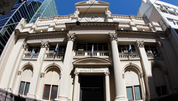 Argentina's central bank building (REUTERS/Enrique Marcarian)