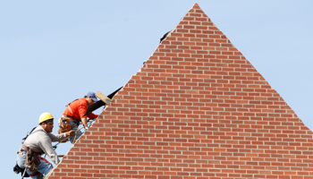 Builders work at a housing construction site in Virginia (REUTERS/Kevin Lamarque)