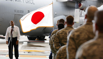 US Defense Secretary Leon Panetta visits US military personnel stationed at Yokota (REUTERS/Larry Downing)