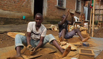 Artisanal miners crush tin ore in South Kivu, Democratic Republic of Congo (REUTERS/Reuters Staff)