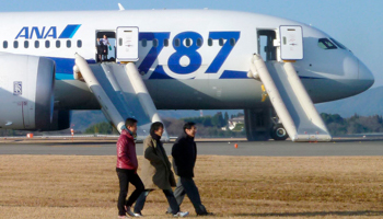 Passengers walk away from ANA's Boeing 787 that made an emergency landing at Takamatsu airport, Japan (REUTERS/Kyodo)