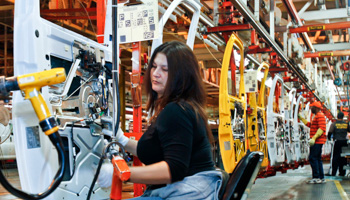 Employees working at the General Motors assembly plant in Wentzville, Missouri 
 (REUTERS/Sarah Conard)