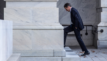 Treasury Secretary Tim Geithner enters the Capitol building (REUTERS/Benjamin Myers)