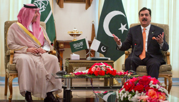 Pakistan's Prime Minister Yusuf Raza Gilani meets with Saudi Deputy Foreign Minister Prince Abdulaziz bin Abdullah bin Abdulaziz (REUTERS/Faisal Mahmood)