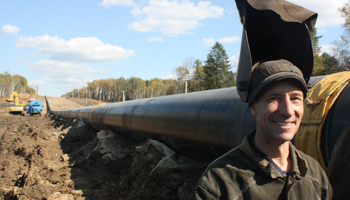 A welder works on the construction of the ESPO pipeline (REUTERS/Jessica Bachman)