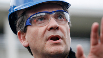 Arnaud Montebourg visits a chemical plant (REUTERS/Robert Pratta)