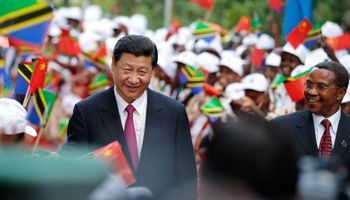 China's President Xi Jinping and his Tanzanian counterpart Jakaya Kikwete (REUTERS/Thomas Mukoya )