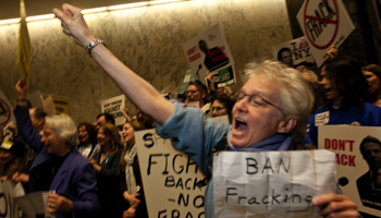 Anti-fracking protestors demonstrate in Albany, New York (Reuters/Les Stone)