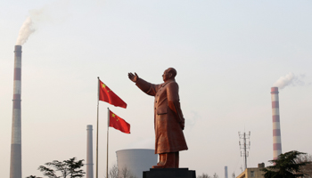 A statue of Mao Zedong is seen in front of smoking chimneys in Wuhan (Reuters/Stringer)