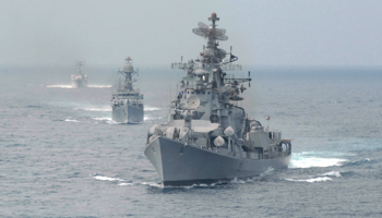 Indian naval warships form a line during an exercise in the waters of Bay of Bengal (Reuters/Babu)