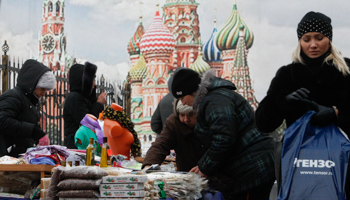 Street traders sell clothing near a train station in Moscow (Reuters/Sergei Karpukhin)