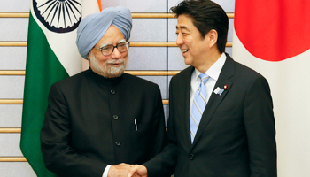 India's Prime Minister Manmohan Singh shakes hands with his Japanese counterpart Shinzo Abe (Reuters/Kimimasa Mayama/Pool)